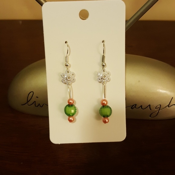 Jewelry - 🌼Silver Flower🌼 / Low Hanging Statement Earrings